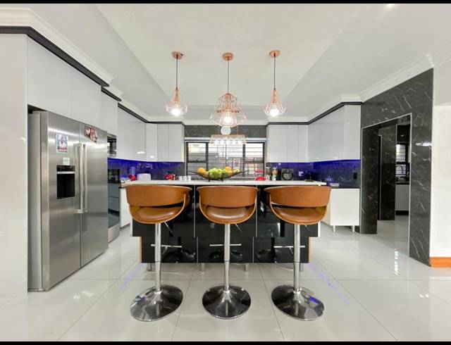 4 BEDROOM HOUSE FOR SALE IN NORTHCLIFF